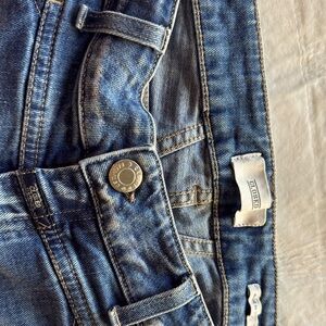 CLOSEDwomens Classic Indigo Slim Jeans
Beautiful slim fit.